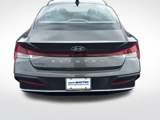 Used 2024 Hyundai Elantra SEL FWD image 4