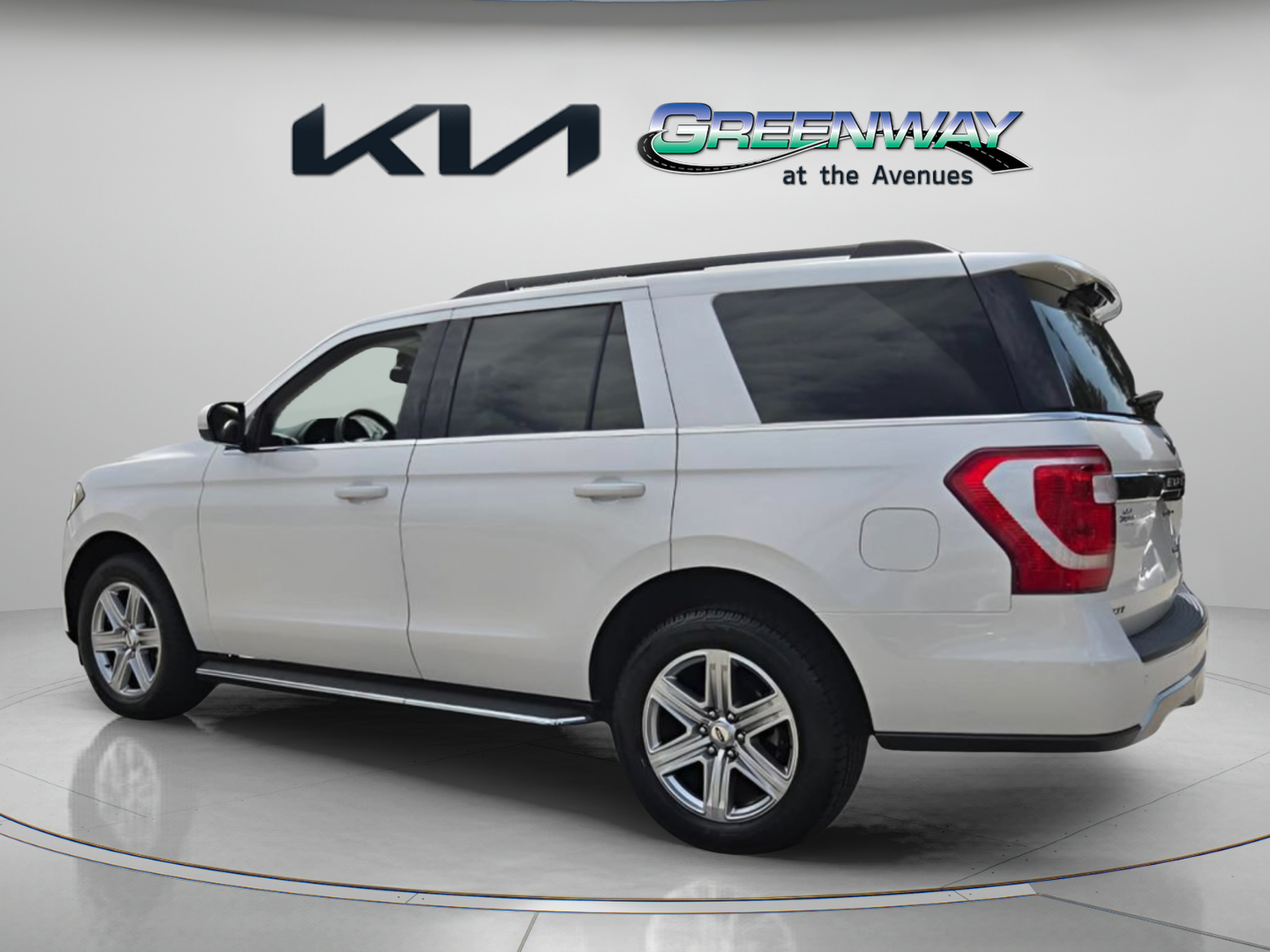 Used 2019 Ford Expedition XLT w/ Equipment Group 202A RWD image 5
