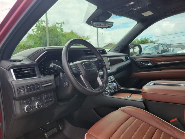 Used 2024 GMC Yukon Denali Ultimate AWD/4WD image 10