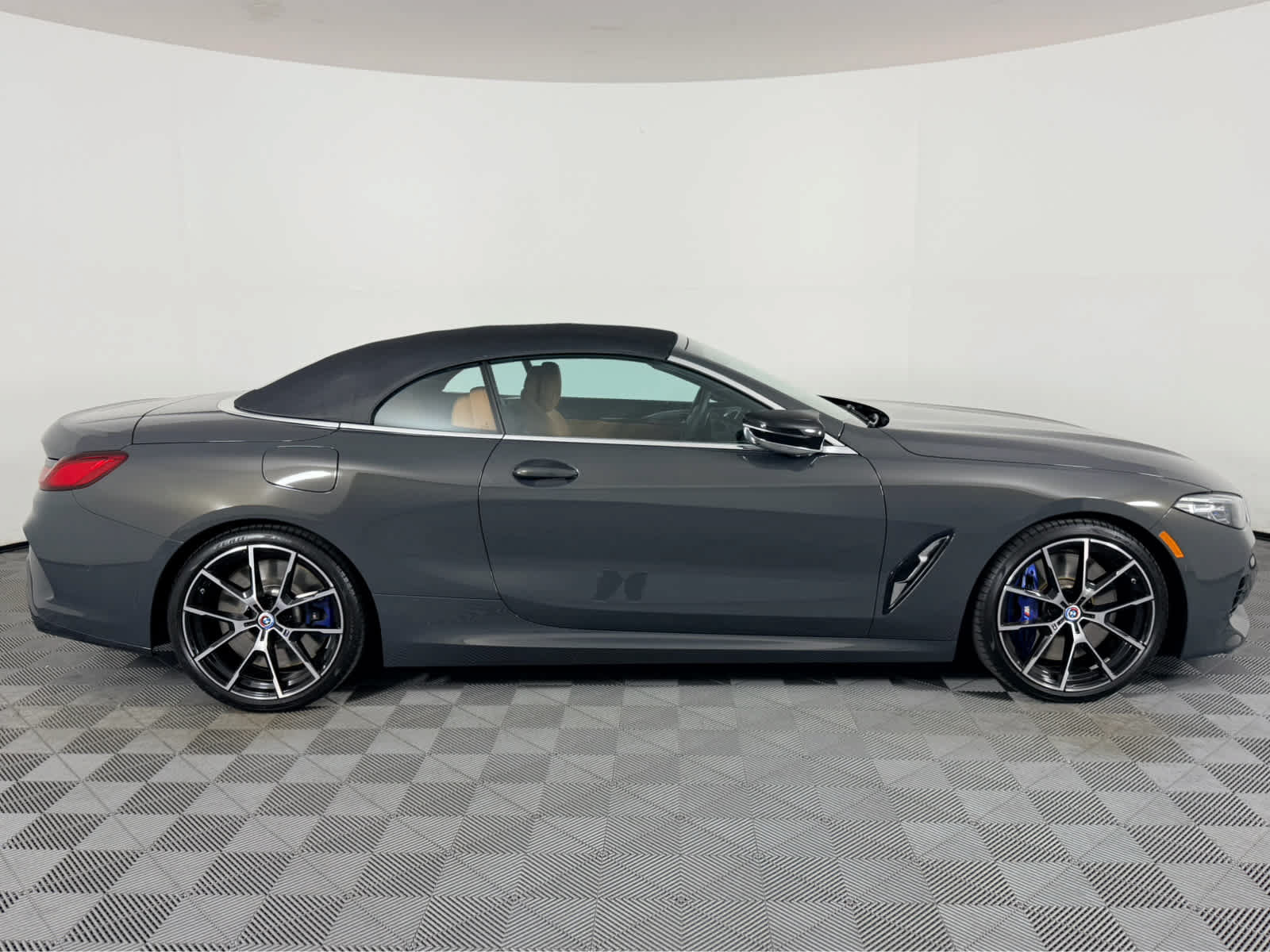 Used 2023 BMW M850i xDrive Convertible AWD/4WD image 2