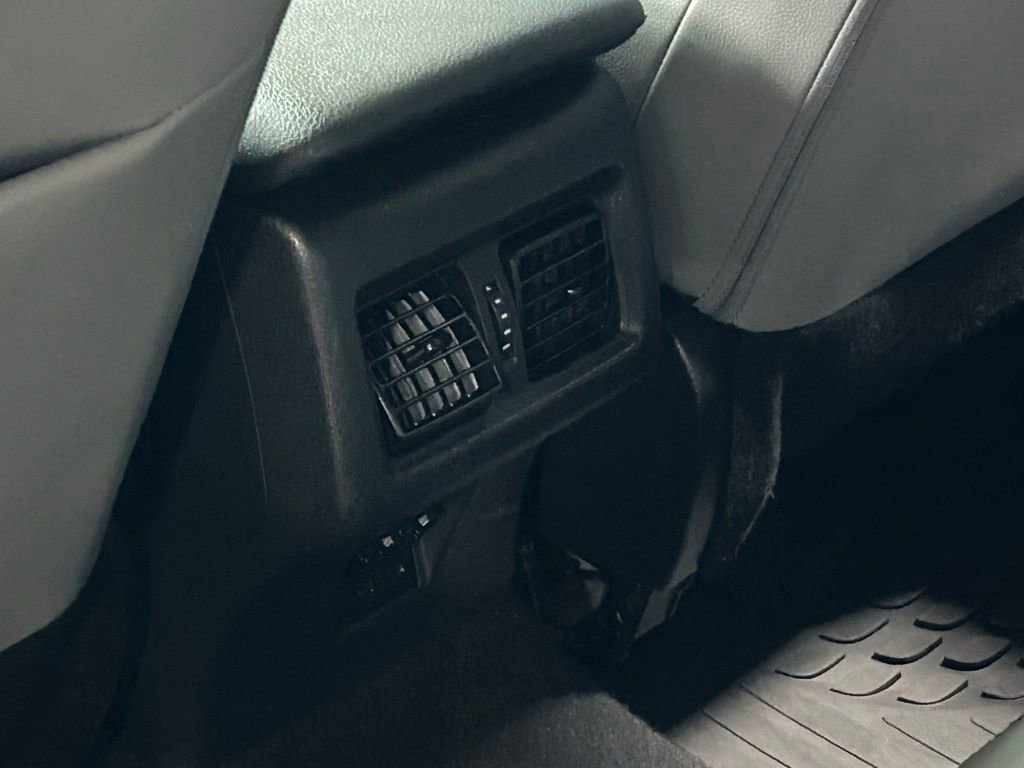 Used 2025 Toyota Camry SE w/ Convenience Package FWD image 41