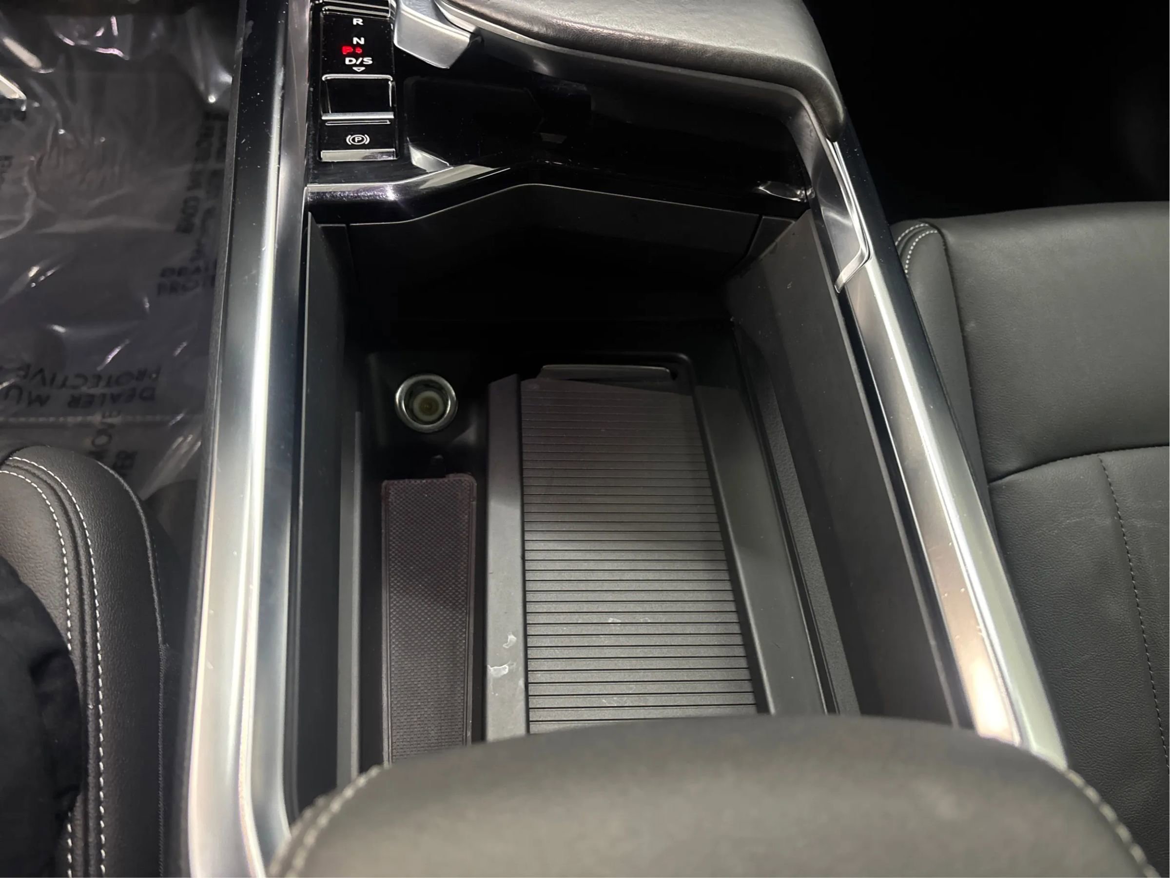 Used 2022 Audi e-tron Premium w/ Convenience Plus Package AWD/4WD image 22