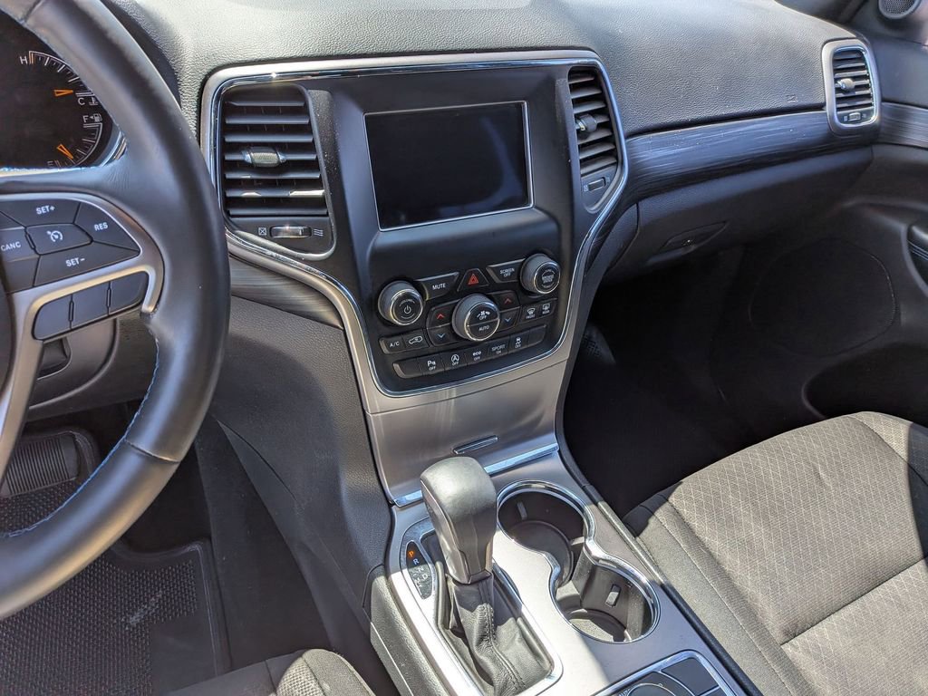 Used 2019 Jeep Grand Cherokee Laredo AWD/4WD image 22