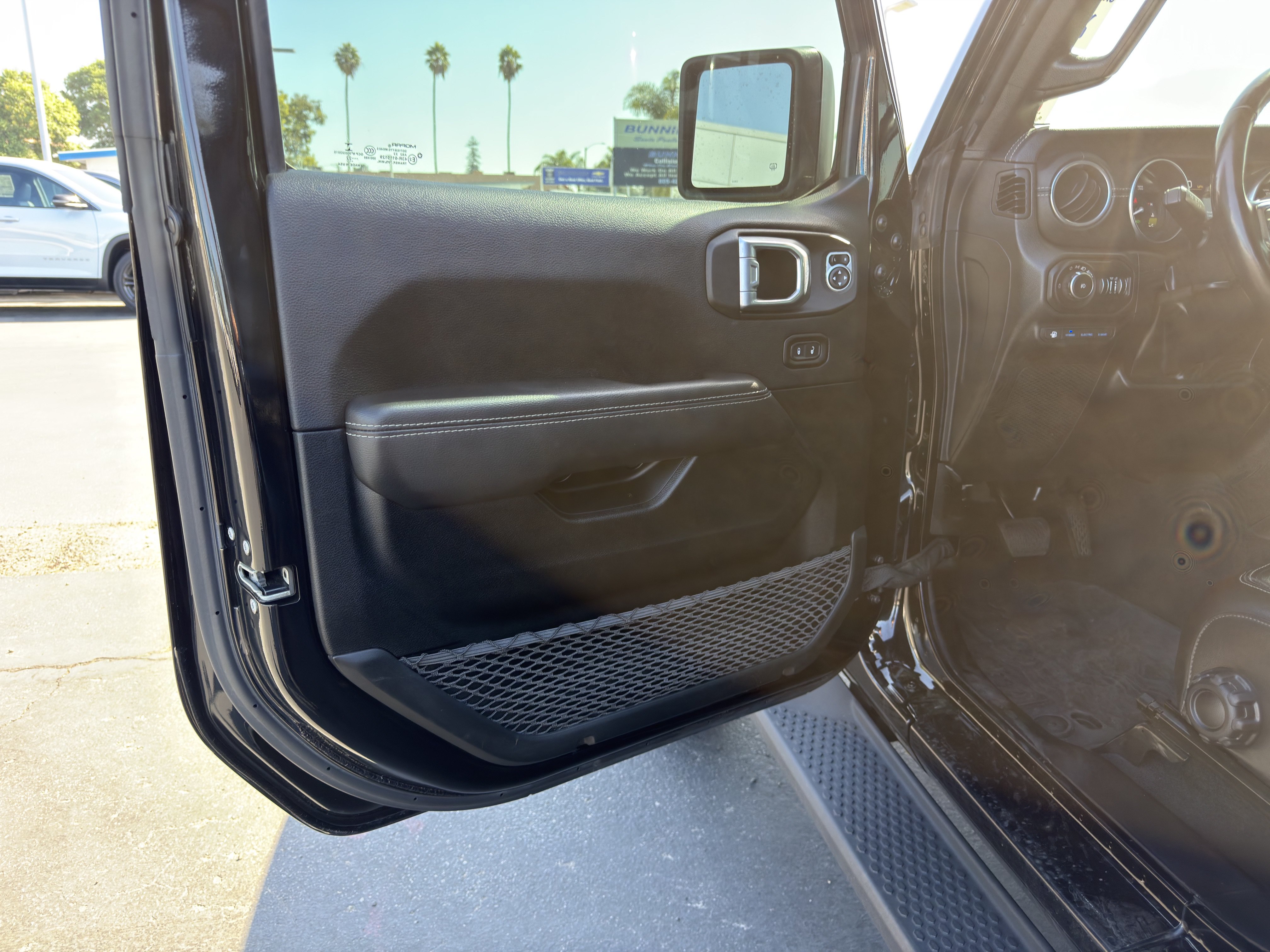 Used 2022 Jeep Wrangler Unlimited Sahara w/ Cold Weather Group AWD/4WD image 24