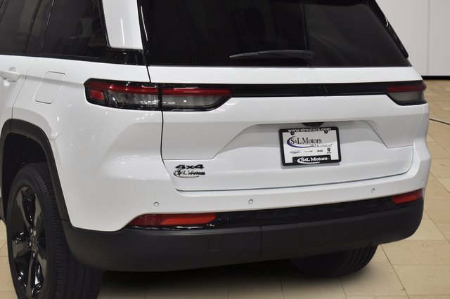 Used 2024 Jeep Grand Cherokee Altitude AWD/4WD image 35