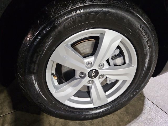 Used 2025 Kia Sorento LX image 25