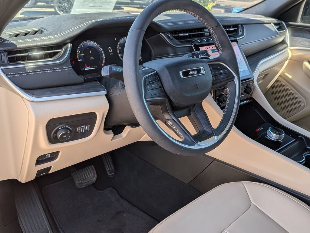 Used 2025 Jeep Grand Cherokee L Limited RWD image 33