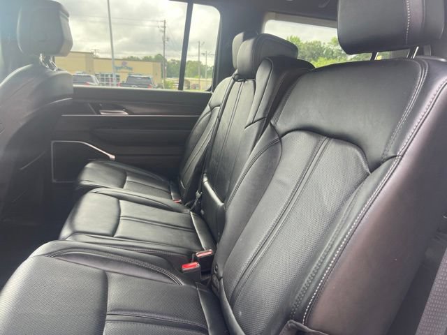 Used 2024 Jeep Wagoneer Series II w/ Flexible Seating Group AWD/4WD image 29