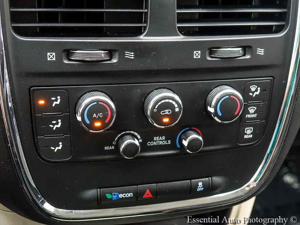 Used 2017 Dodge Grand Caravan SE FWD image 16
