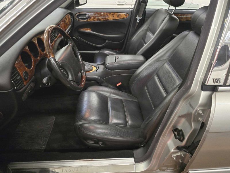 Used 1999 Jaguar XJ8 image 5