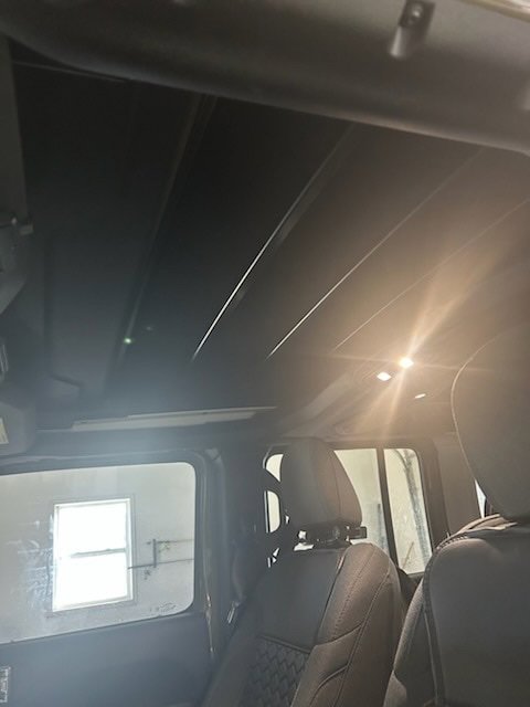 Used 2025 Jeep Wrangler Sport S image 3