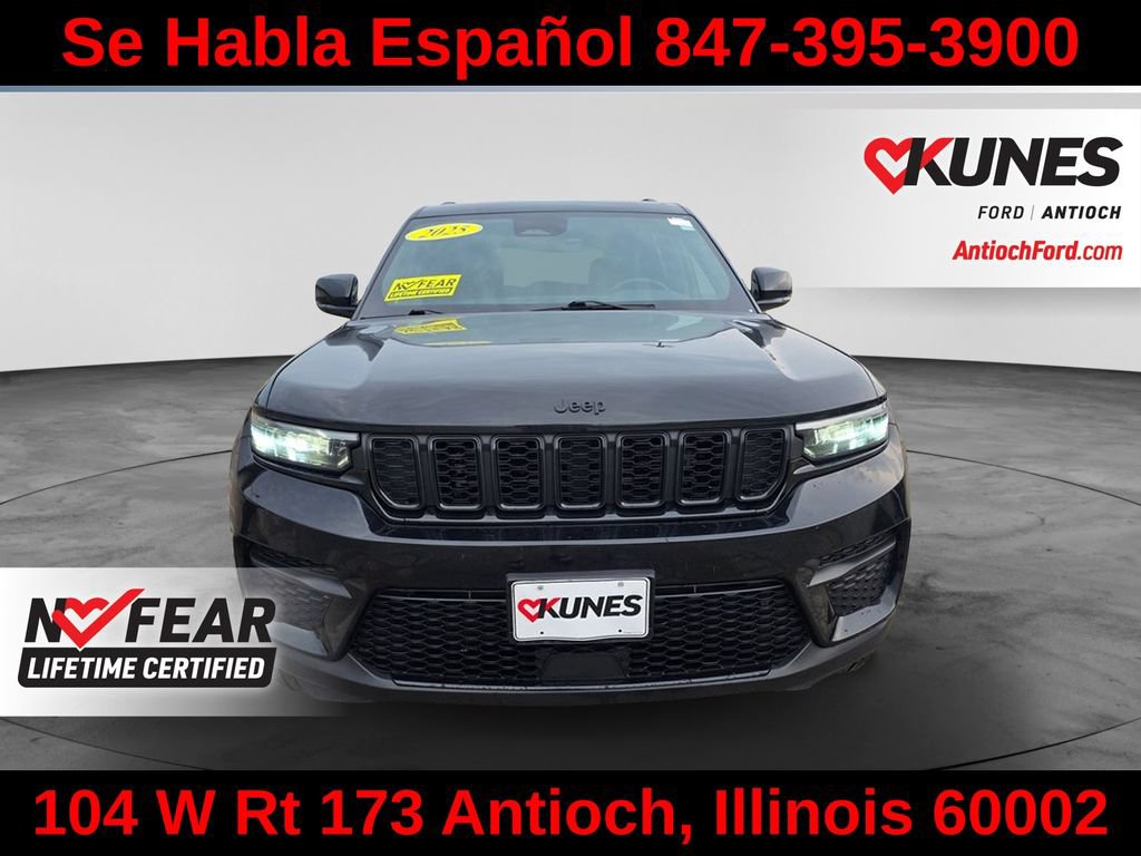 Used 2025 Jeep Grand Cherokee Altitude AWD/4WD image 2
