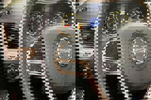 Used 2017 Jeep Cherokee Limited w/ Luxury Group image 23