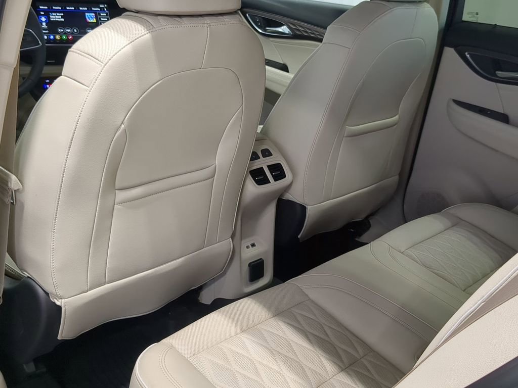 Used 2023 Buick Envision Avenir image 18