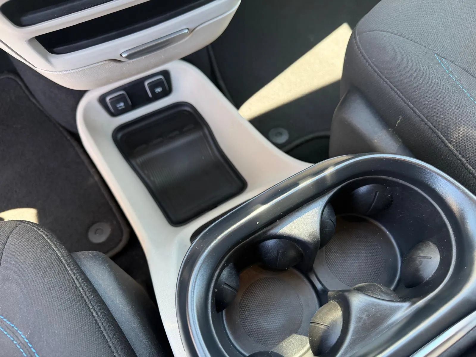 Used 2021 Chrysler Pacifica Touring FWD image 16