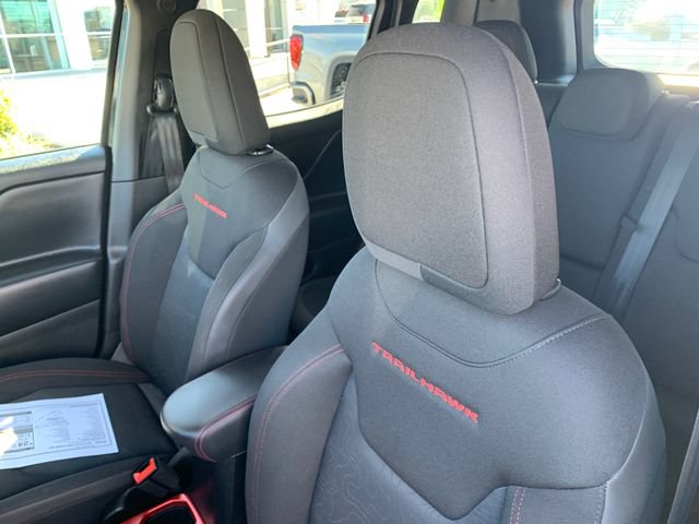 Used 2019 Jeep Renegade Trailhawk AWD/4WD image 25