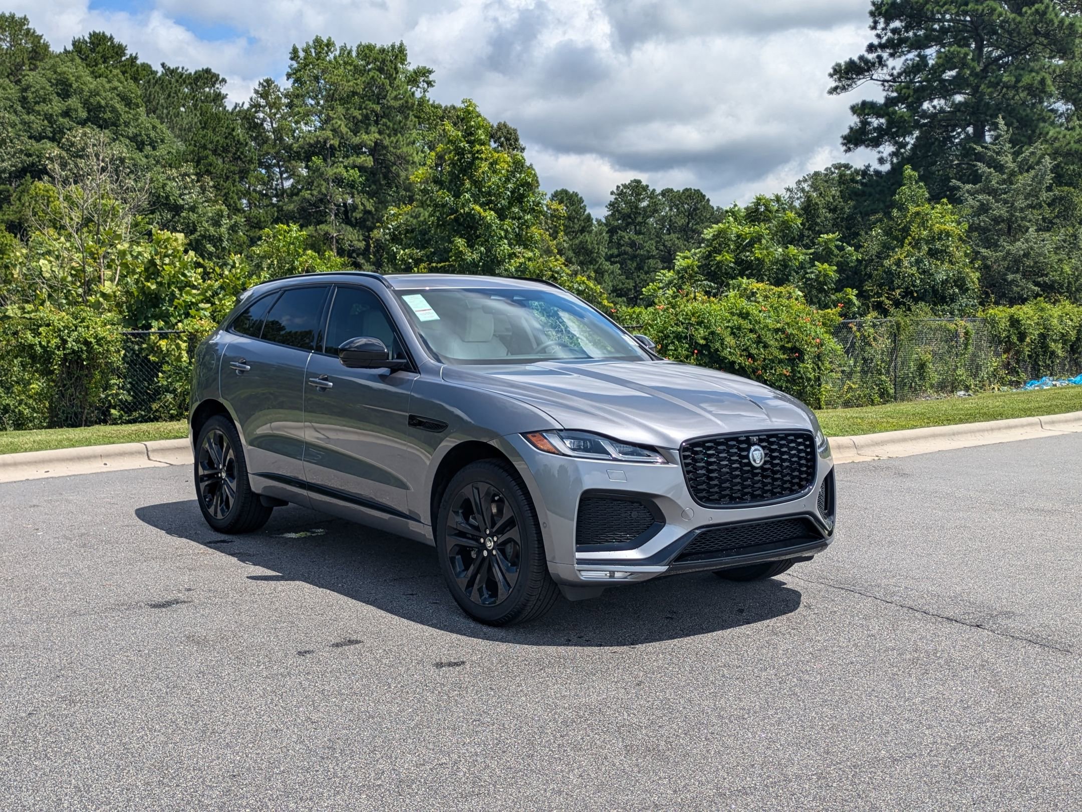New 2026 Jaguar F-PACE R-Dynamic S image 3