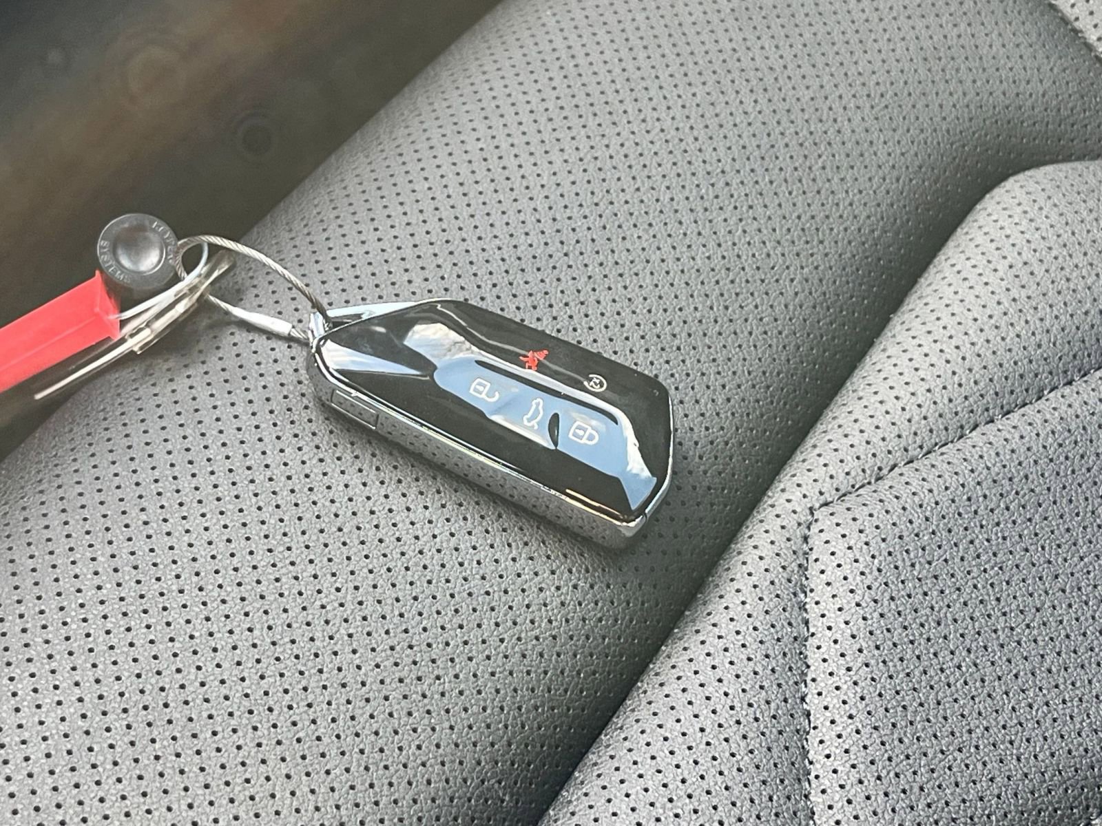 Used 2025 Volkswagen Atlas Cross Sport SE image 22