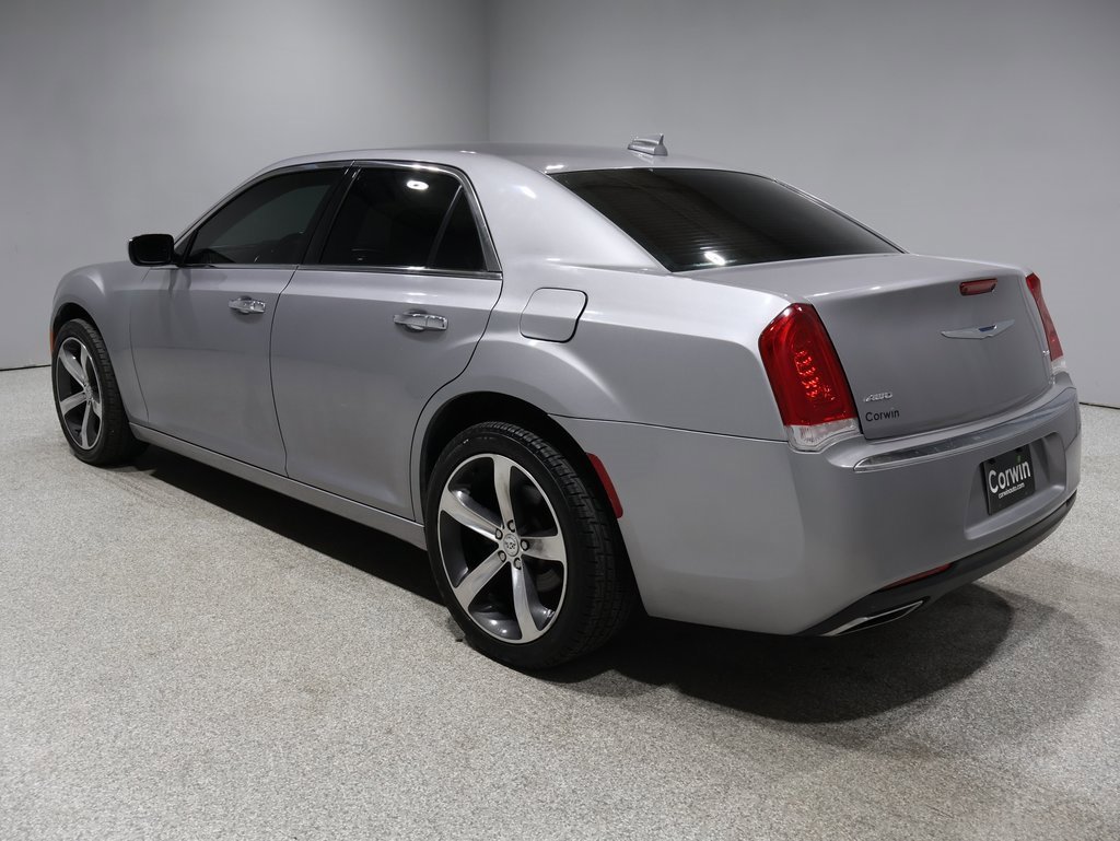 Used 2018 Chrysler 300 Limited image 4