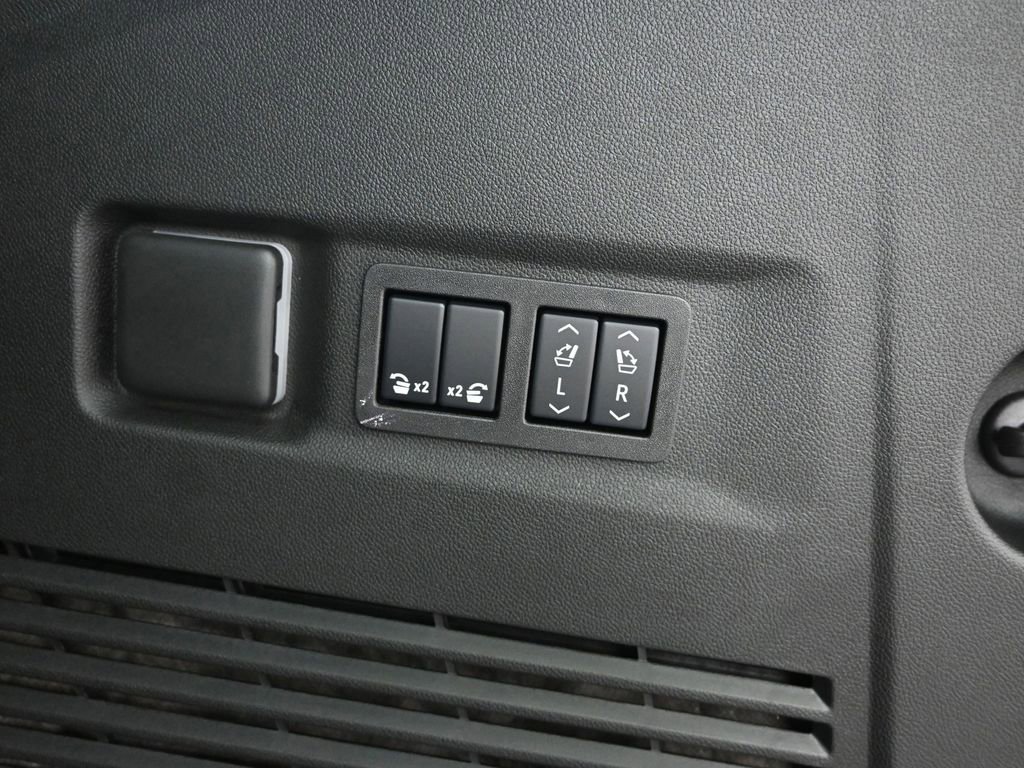 New 2026 GMC Yukon XL Denali w/ Denali Reserve Package image 11