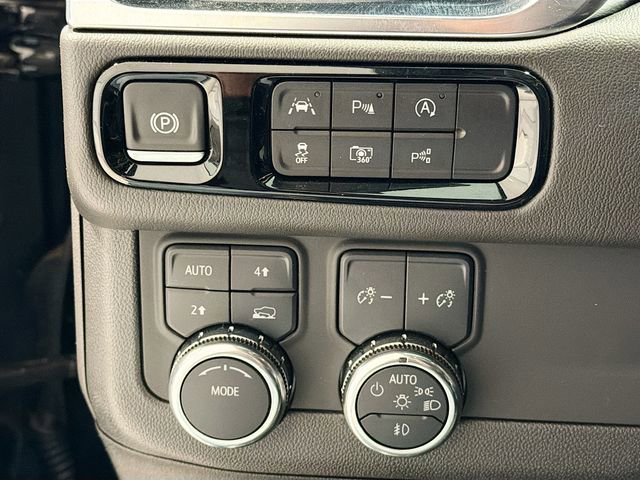 Used 2025 GMC Yukon XL Denali image 10