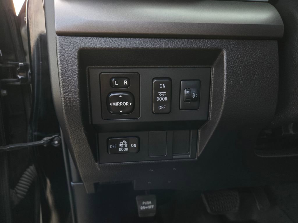 Used 2014 Toyota Tundra SR5 w/ SR5 Upgrade Package image 15