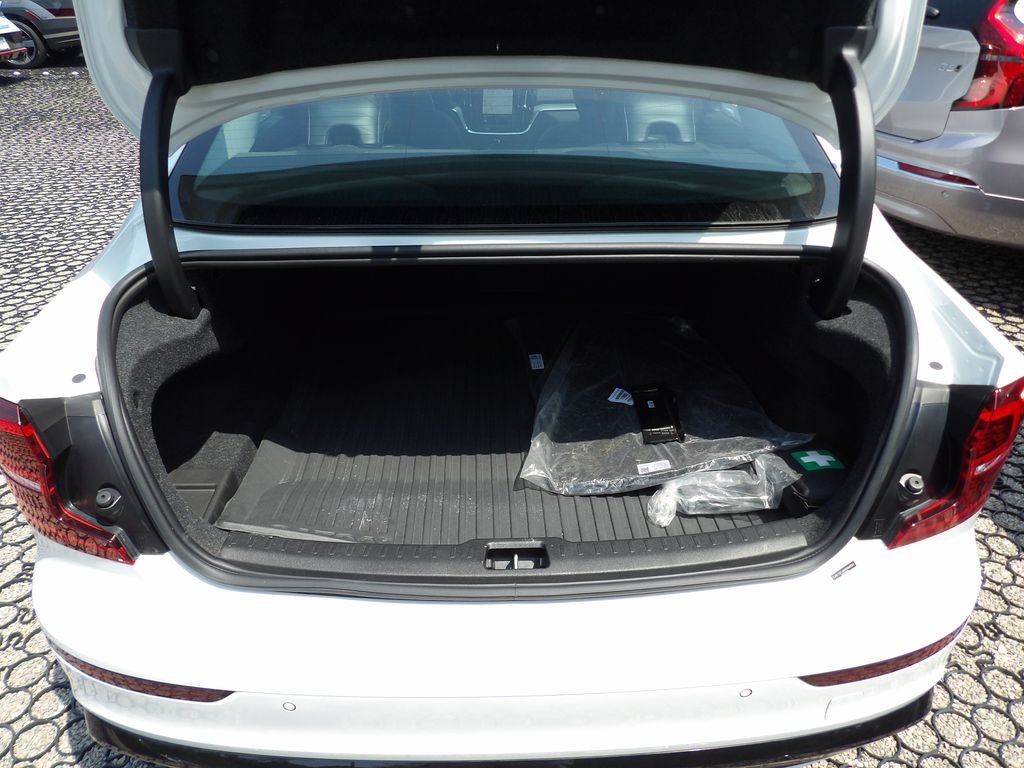 Certified 2025 Volvo S60 B5 Core FWD image 25