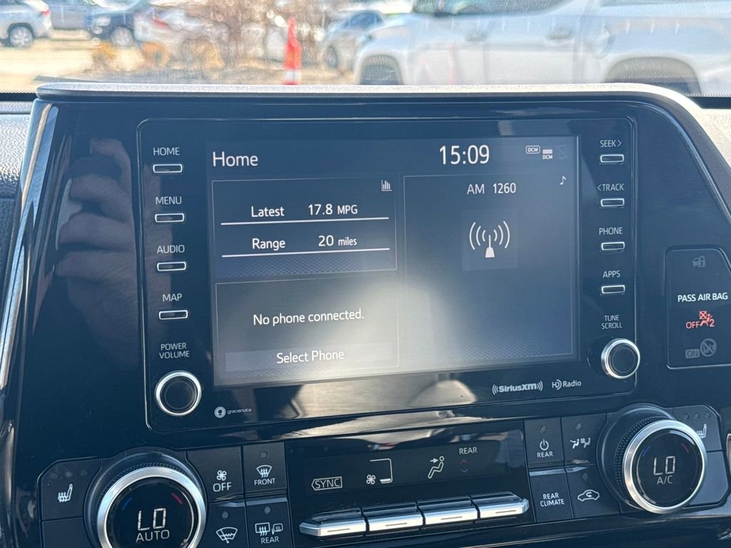 Used 2022 Toyota Highlander XLE image 23