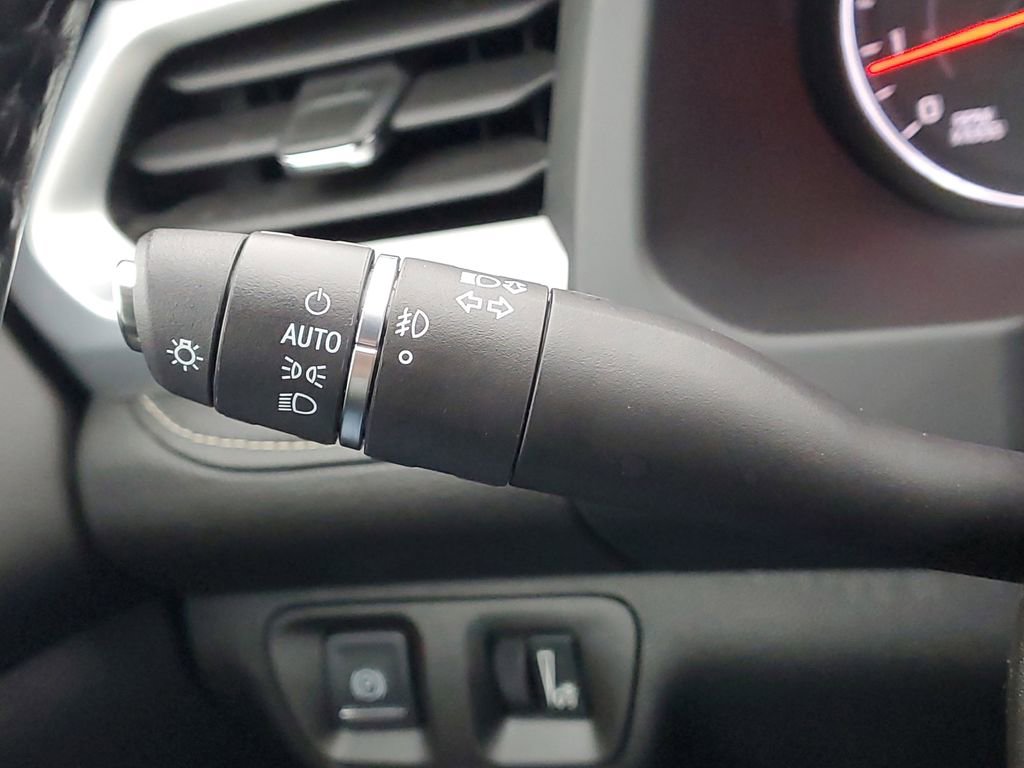 Used 2019 GMC Acadia SLE image 9