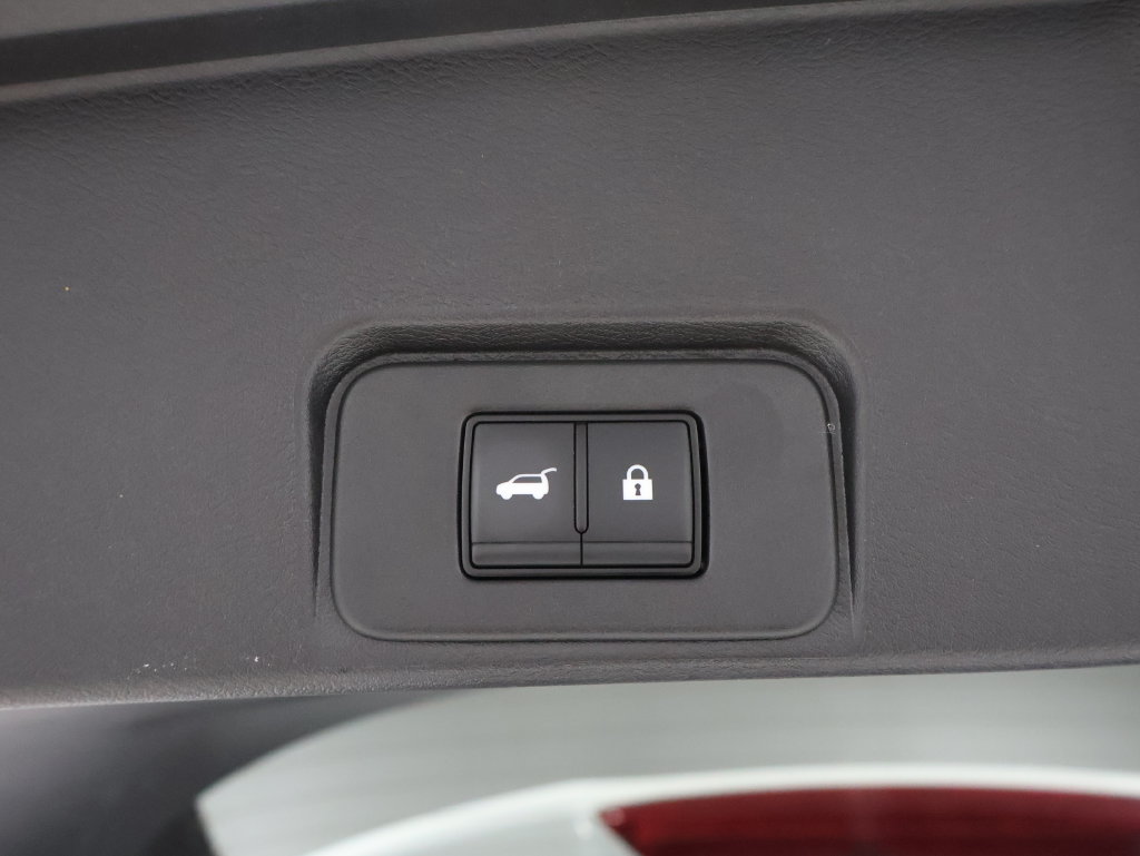 Used 2025 Nissan Rogue SV AWD/4WD image 22