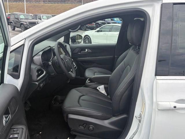 New 2026 Chrysler Voyager LX image 14