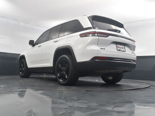 Used 2023 Jeep Grand Cherokee Limited w/ Black Appearance Package image 49