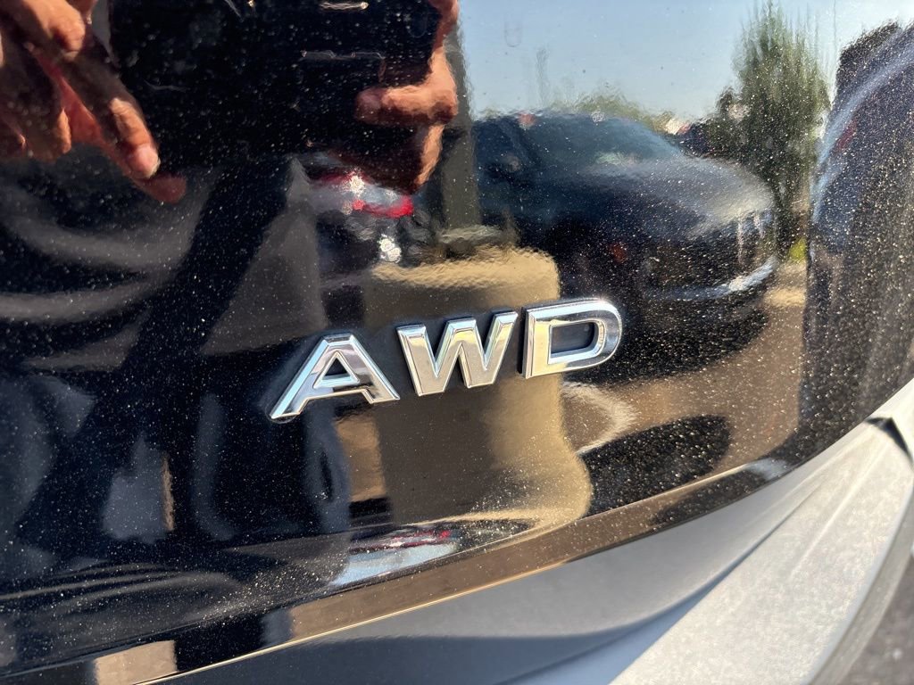 Used 2023 Nissan Rogue S AWD/4WD image 5