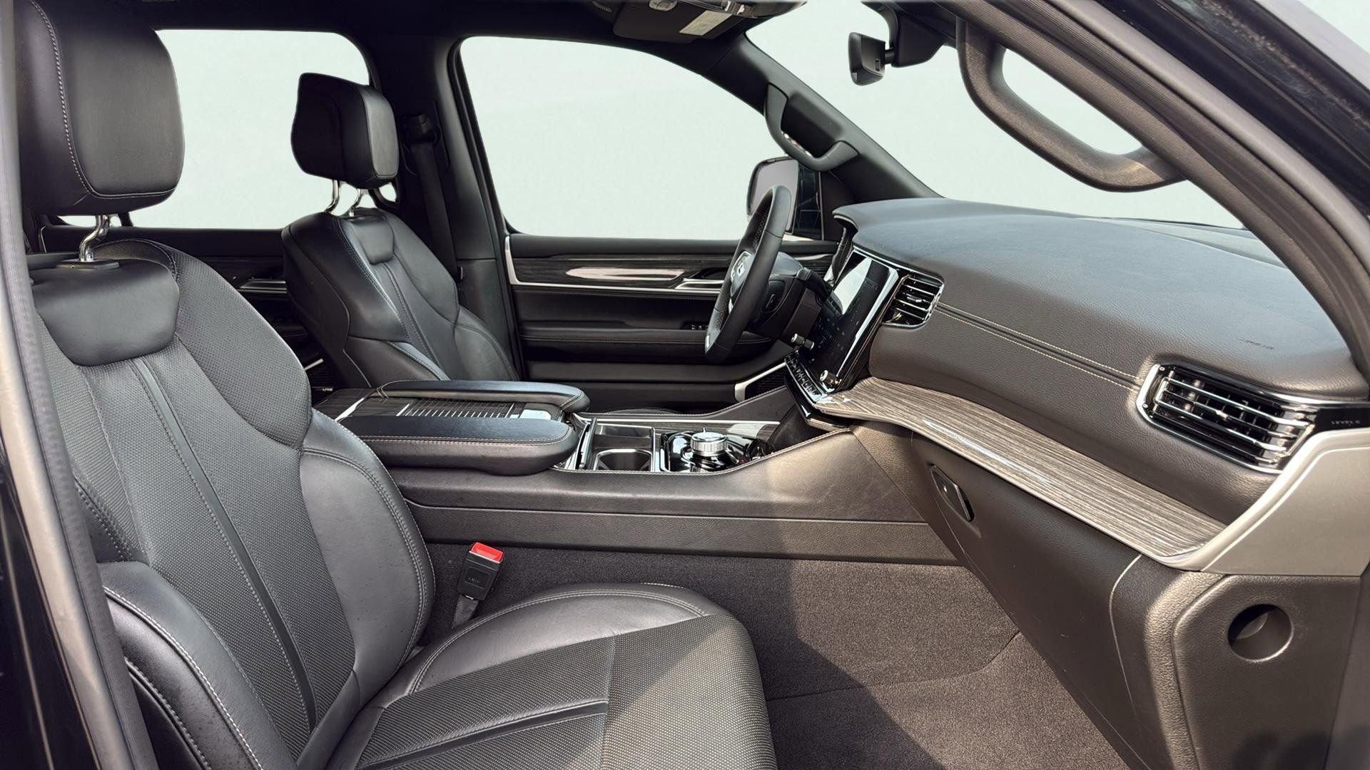 Used 2022 Jeep Wagoneer Series II image 16