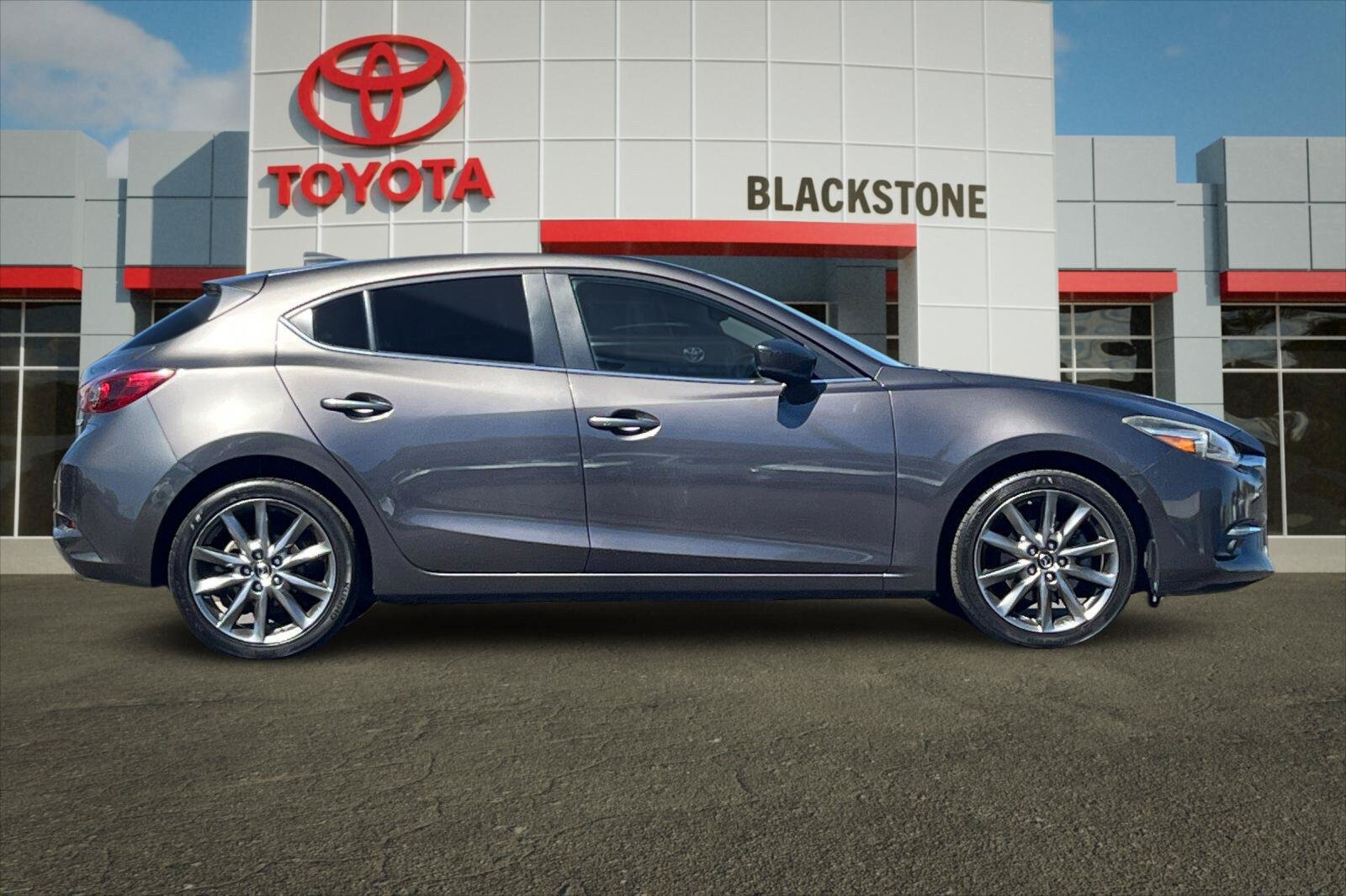 Used 2018 MAZDA MAZDA3 Grand Touring FWD image 2