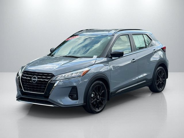 Used 2023 Nissan Kicks SR w/ SR Premium Package FWD image 3