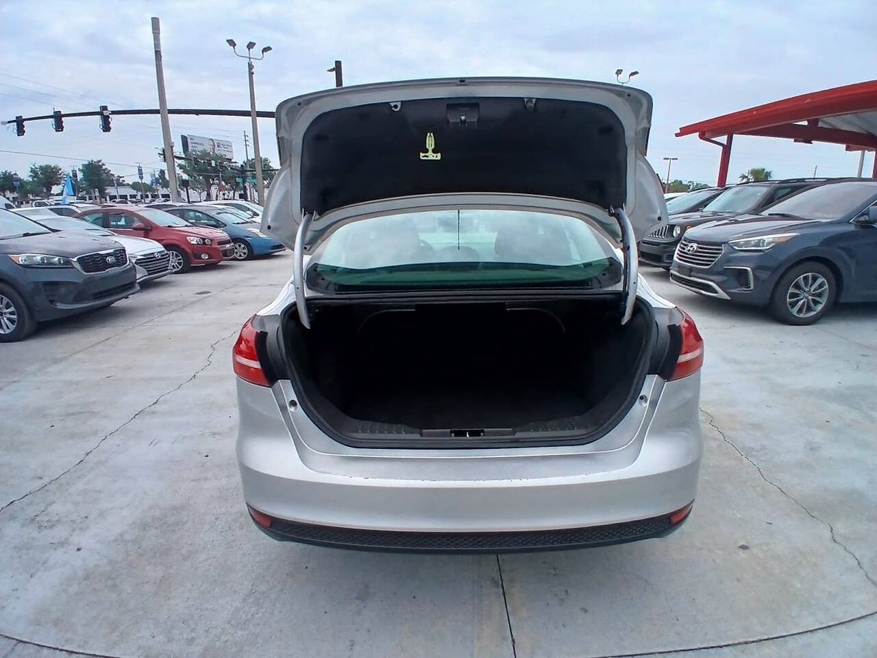 Used 2016 Ford Focus SE FWD image 11