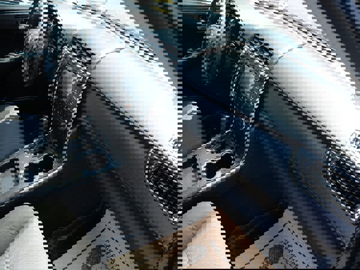 Used 2017 Toyota Camry LE image 28