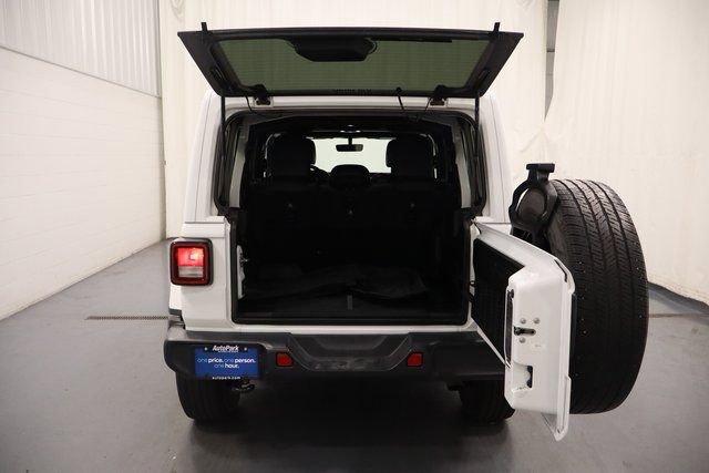 Used 2020 Jeep Wrangler Unlimited Sahara image 17