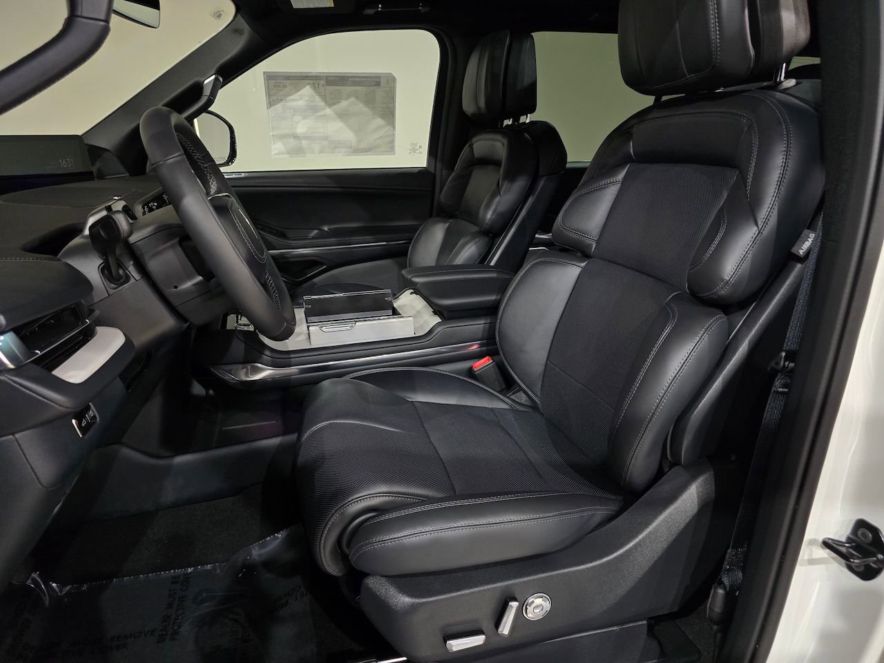 New 2025 Lincoln Navigator Reserve w/ Jet Appearance Package image 19