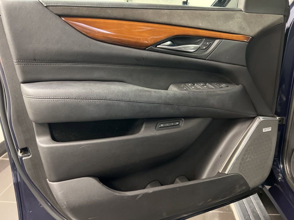 Used 2017 Cadillac Escalade Premium Luxury AWD/4WD image 29
