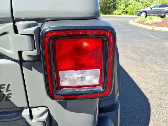 Used 2023 Jeep Wrangler Unlimited w/ Sun & Screen Package AWD/4WD image 15
