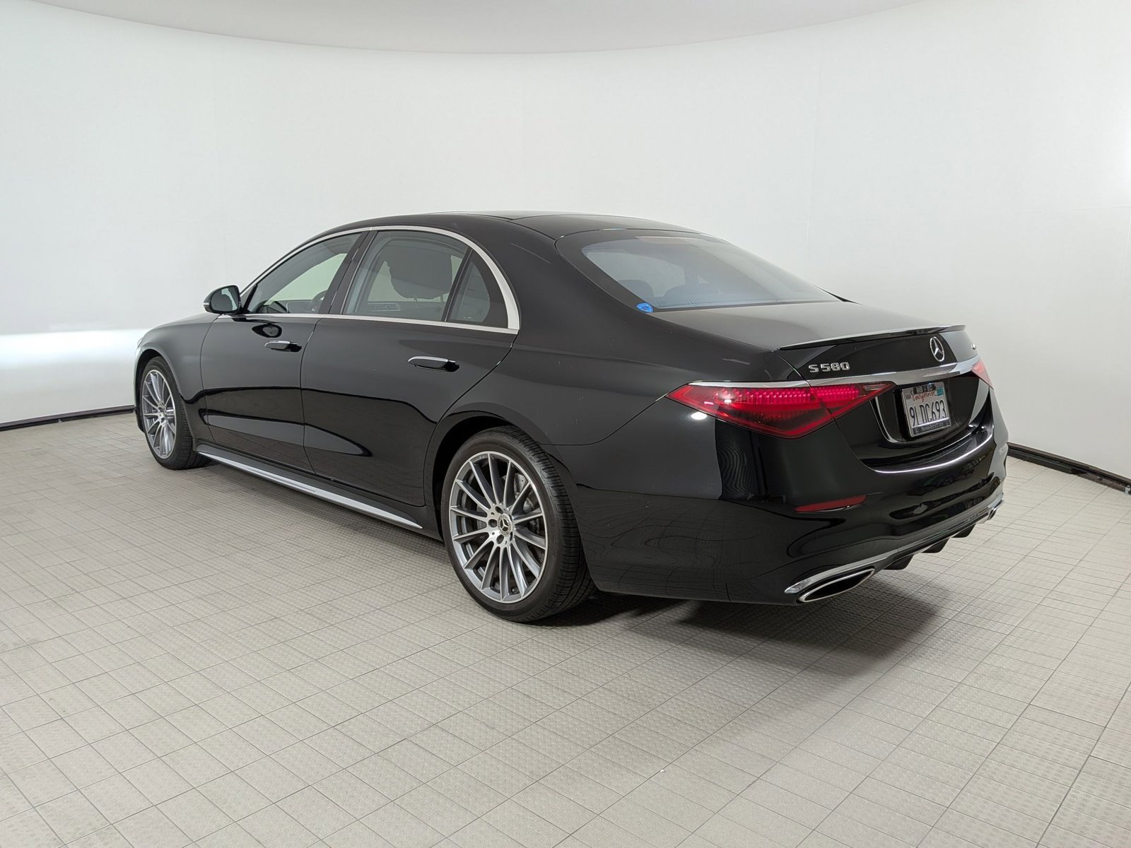 Used 2024 Mercedes-Benz S 580 4MATIC Sedan video 3