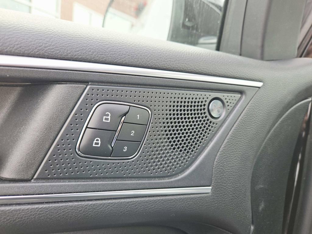 Used 2022 Ford Edge Titanium image 37