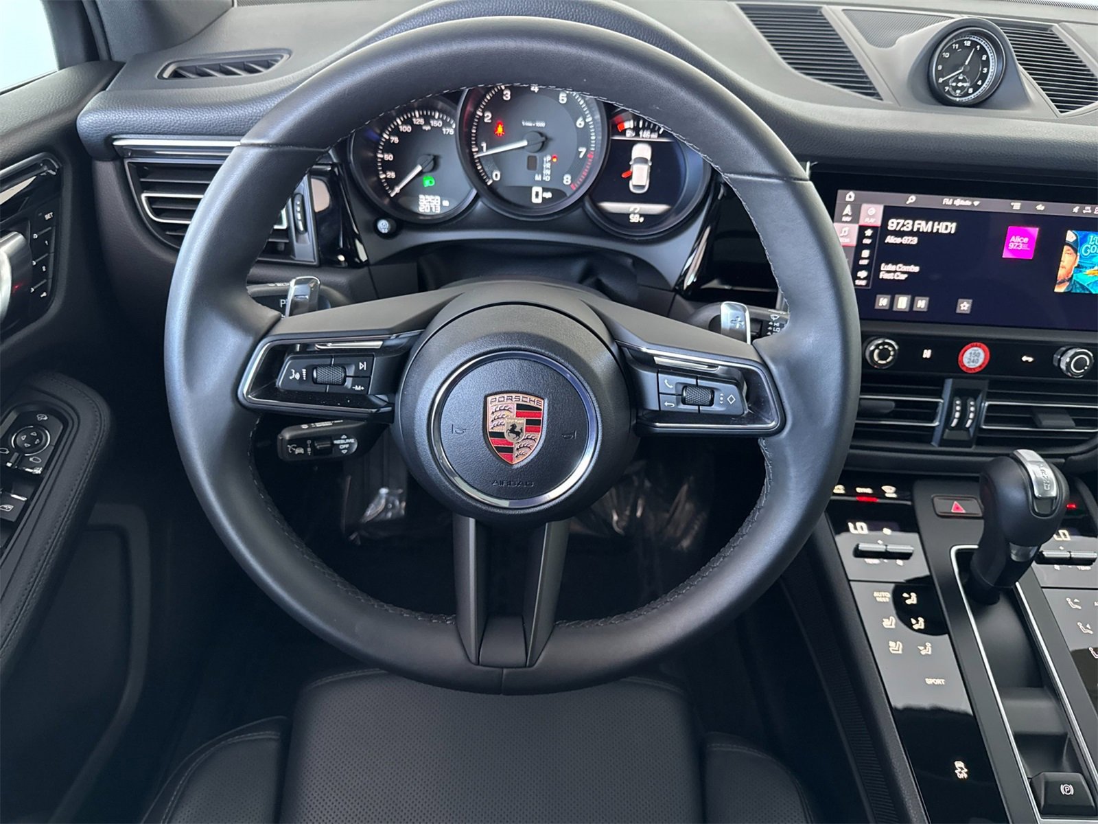 Used 2025 Porsche Macan image 16