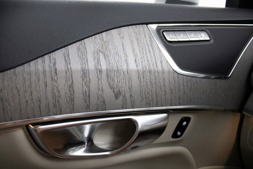 Certified 2025 Volvo XC90 T8 Plus w/ Protection Package Premier image 25