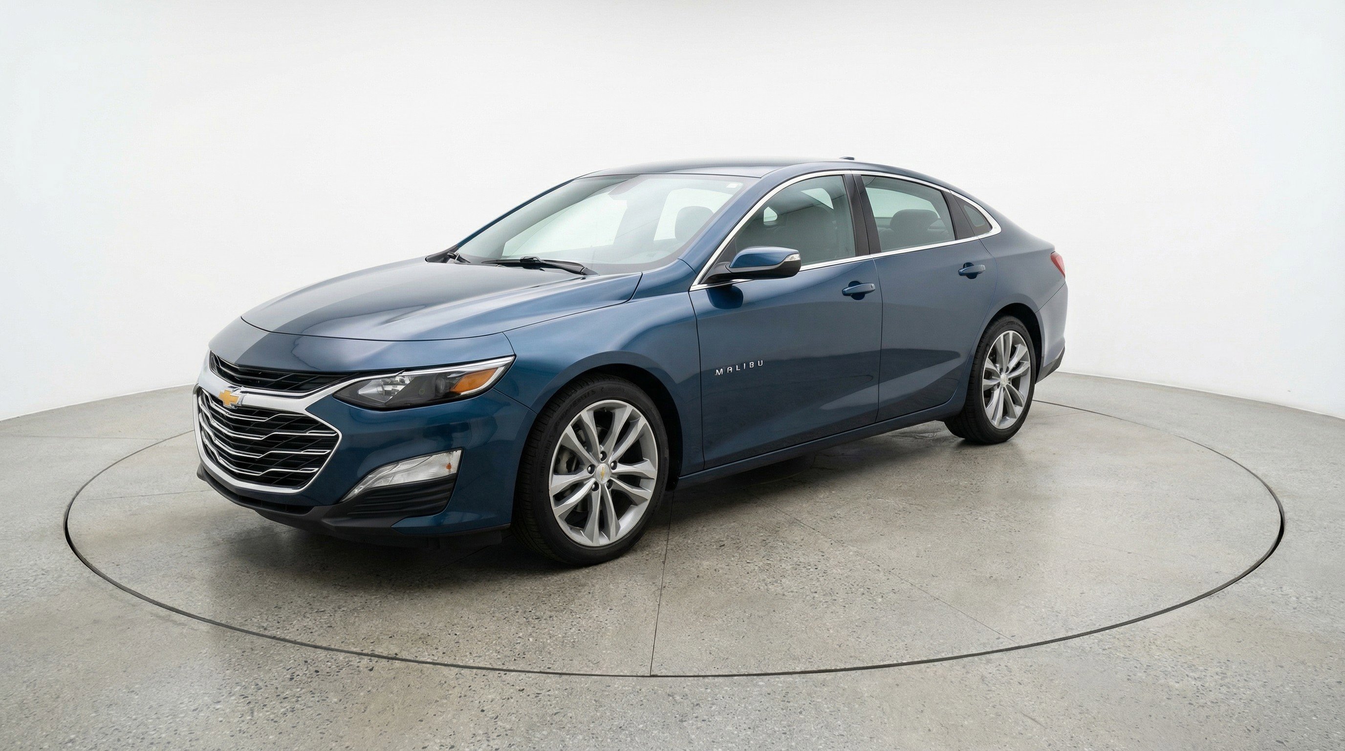 Used 2024 Chevrolet Malibu LT image 3