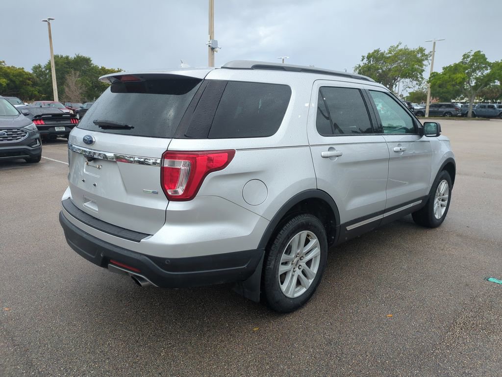 Used 2019 Ford Explorer XLT w/ Equipment Group 202A image 6
