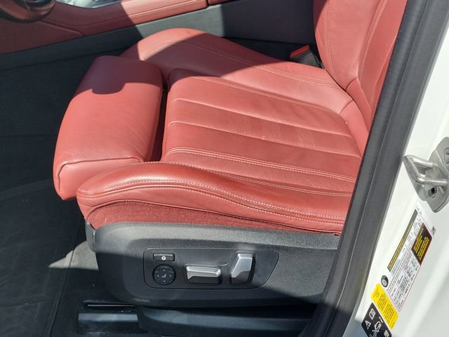 Used 2022 BMW X6 xDrive40i w/ Executive Package image 17