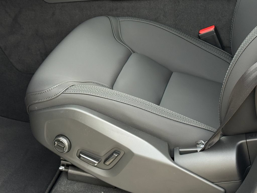 New 2026 Volvo XC90 T8 Plus AWD/4WD image 24